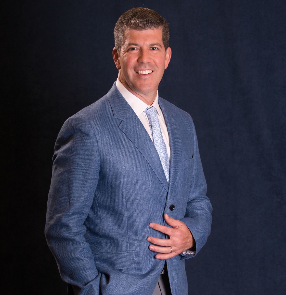Fernando Palomo uses his vast soccer background to bring depth and insight to his work as the lead soccer play-by-play commentator covering soccer in Spanish, including ESPN's exclusive coverage of LaLiga in the U.S. He is the host of Fuera de Juego and regularly serves as host and analyst across all soccer studios shows including La Peña de LALIGA, ESPN FC, Futbol Center and SportsCenter. 