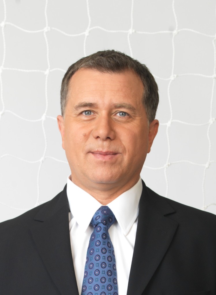 Ortiz is currently part of the Fuera de Juego team of analysts and serves as a commentator for a variety of sports.