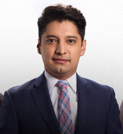 Antonio ¨Toño¨ Rodríguez es uno de los talentos jóvenes y más versátiles de ESPN. Se desempeña como conductor de SportsCenter y analista de la NBA y el fútbol internacional –principalmente de las ligas holandesa y alemana– en transmisiones en vivo para todo el contienente en español. Sus análisis también forman parte de los programas Fútbol Picante, ESPN Radio Fórmula, NBA Esta Noche y Otra Ronda. 