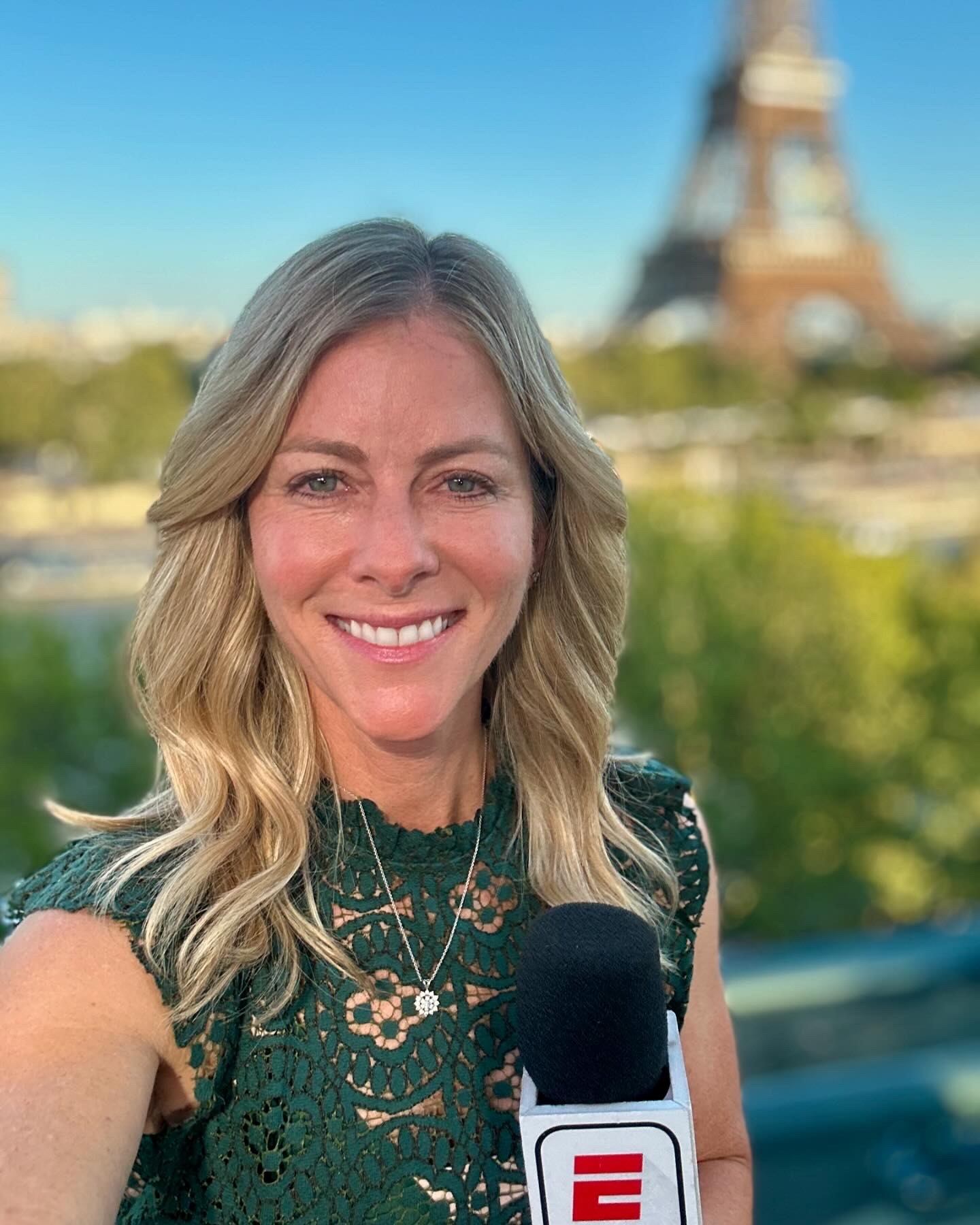 Alyssa Roenigk is an author, broadcast journalist and senior writer for ESPN The Magazine, ESPN.com and espnW.