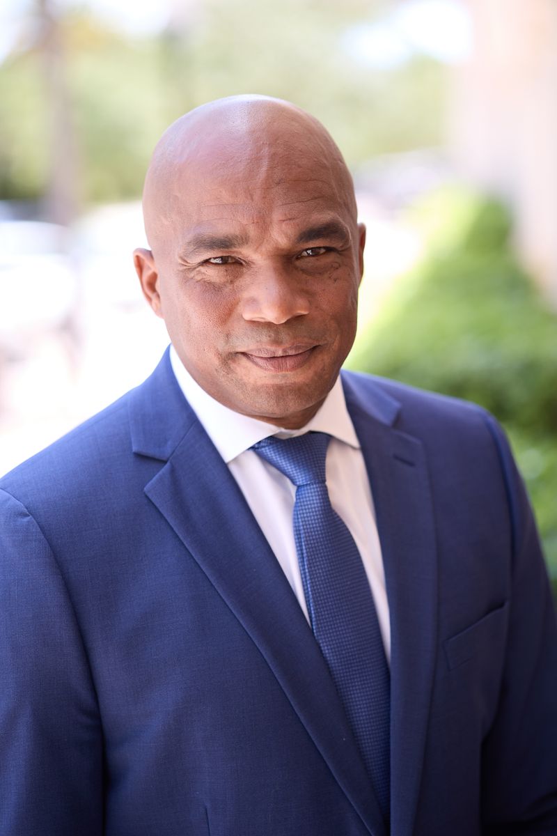 Former MLB star, Orlando “El Duque” Hernandez serves as analyst for ESPN Deportes’ coverage of Major League Baseball and the Caribbean Series. He has been collaborating with the network since 2014.