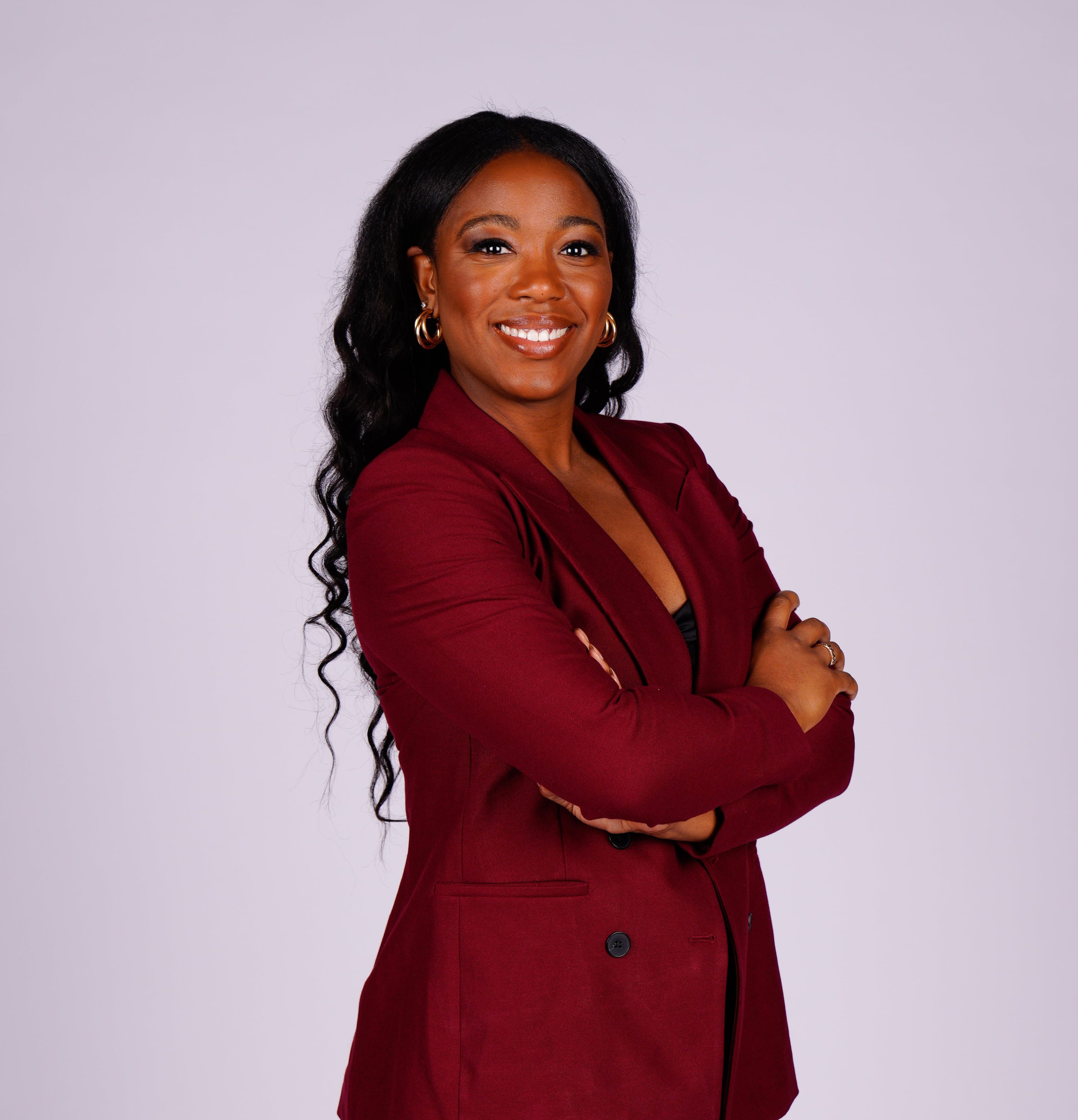 Angel Gray joined ESPN in January 2022 as a play-by-play announcer across multiple sports, including women’s basketball. Gray also currently calls play-by-play for the Atlanta Dream for Bally Sports Network and ION.