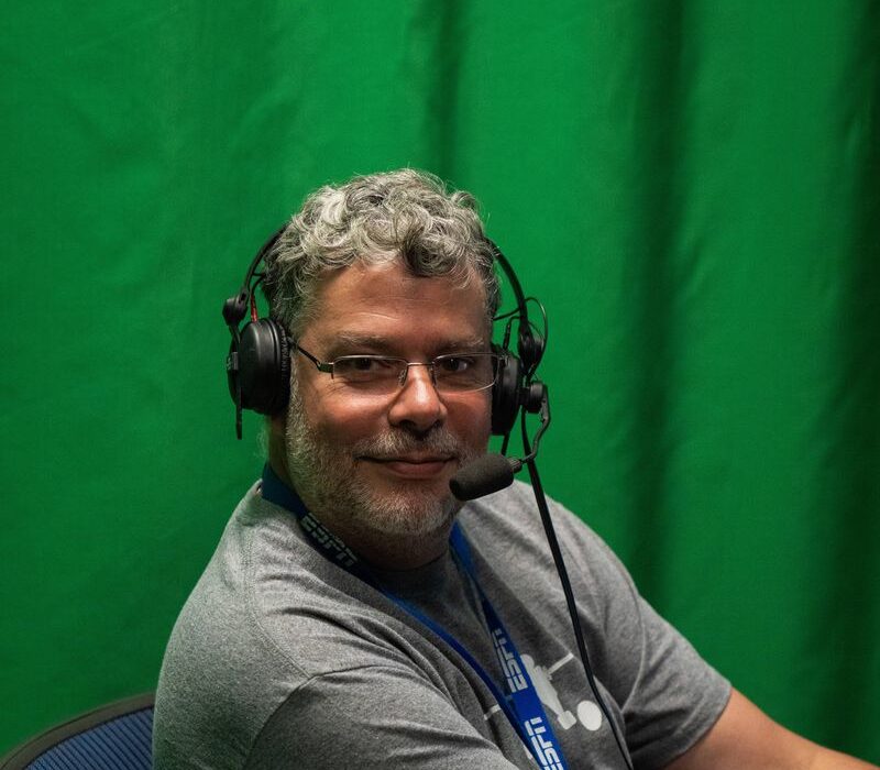 Richard Méndez joined ESPN in 2006 and currently serves as play-by-play and studio commentator across ESPN’s Spanish-language soccer programming in the U.S. and Latin America including all major soccer events, ESPN FC, SportsCenter and Ahora o Nunca.
