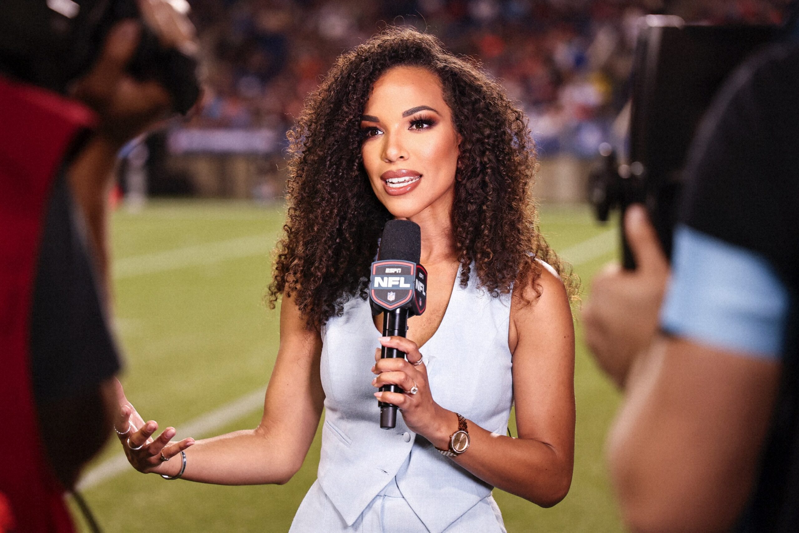 MJ Acosta-Ruiz is an award-winning, bilingual sports journalist and broadcaster who joined ESPN in 2024 as a SportsCenter anchor for the show’s edition originating from Los Angeles and a sideline reporter for ESPN Deportes’ Monday Night Football. She also serves as a commentator for NFL Network.